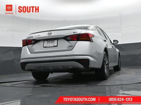 Used 2024 Nissan Altima 2.5 SV AWD/4WD image 32