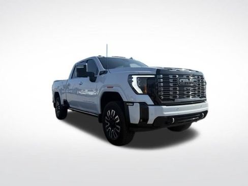 Used 2026 GMC Sierra 3500 Denali Ultimate w/ LPO, GMC Protection Package AWD/4WD image 3