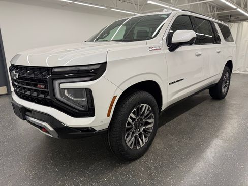 Used 2025 Chevrolet Suburban Z71 image 4