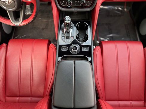 Used 2023 Bentley Bentayga image 46