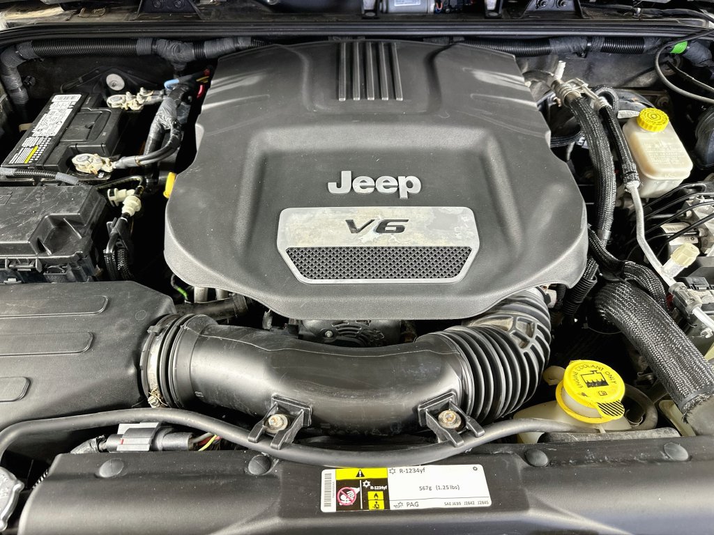 Used 2016 Jeep Wrangler Unlimited Sahara AWD/4WD image 34