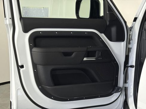 New 2026 Land Rover Defender 110 X-Dynamic SE image 19