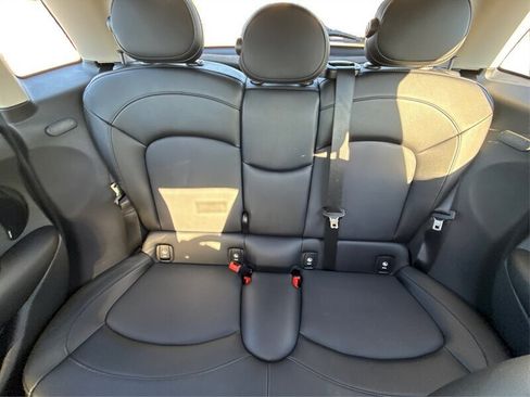 Used 2019 MINI Cooper 4-Door Hardtop w/ Signature Upholstery Package image 11