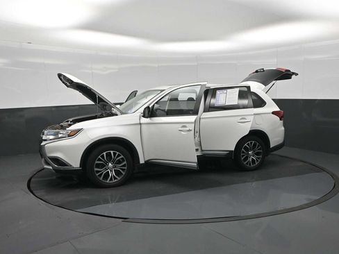 Used 2018 Mitsubishi Outlander SE AWD/4WD image 51