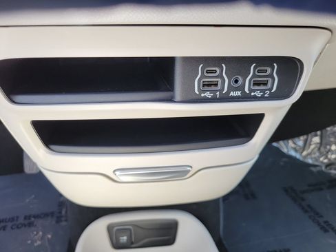 Used 2024 Chrysler Pacifica Touring-L FWD image 29