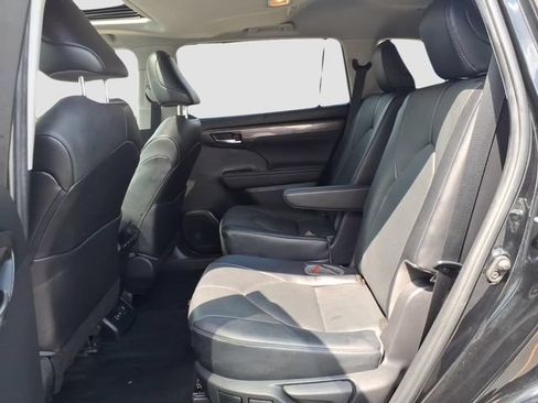 Used 2023 Toyota Highlander Limited AWD/4WD image 18