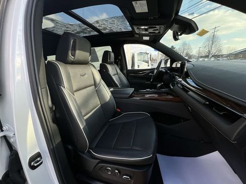 Used 2024 Cadillac Escalade Premium Luxury image 30