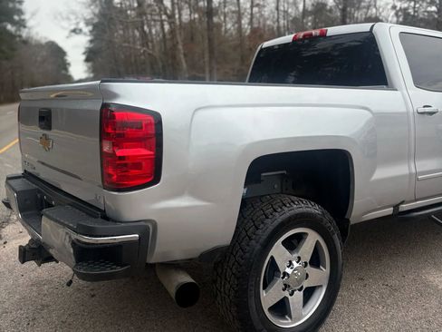 Used 2019 Chevrolet Silverado 2500 LT w/ LT Convenience Package image 52