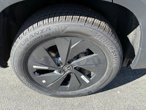 New 2025 Volkswagen Taos S image 4