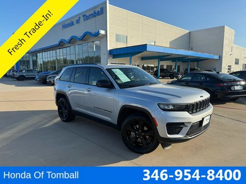 Used 2024 Jeep Grand Cherokee Altitude RWD image 1