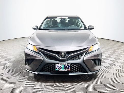 Used 2019 Toyota Camry SE FWD image 2
