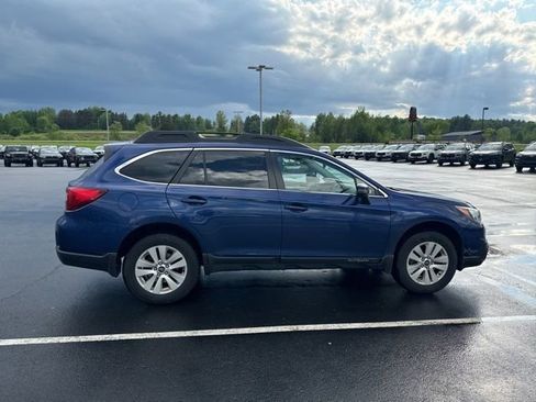 Used 2017 Subaru Outback 2.5i Premium AWD/4WD image 8