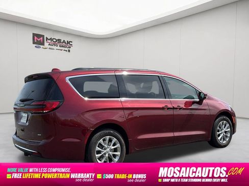 Used 2022 Chrysler Pacifica Touring-L AWD/4WD image 5