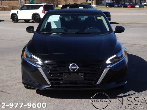 Used 2024 Nissan Altima 2.5 SV image 2