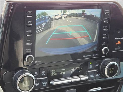 Used 2020 Toyota Highlander LE image 13