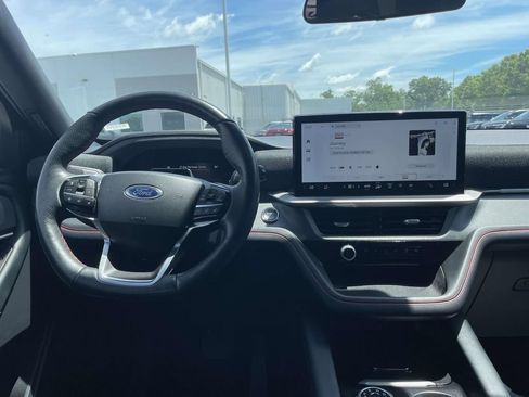 Used 2025 Ford Explorer ST-Line w/ ST-Line Street Pack AWD/4WD image 17