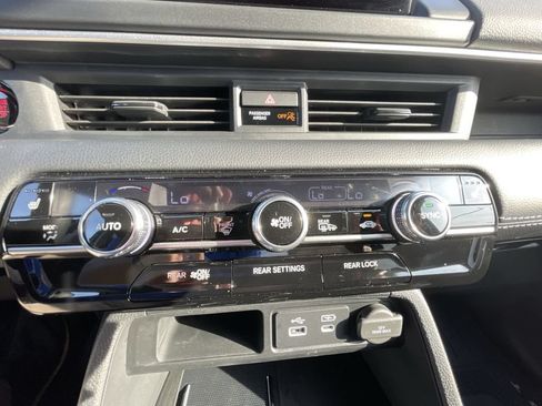 Used 2025 Honda Pilot Touring image 35