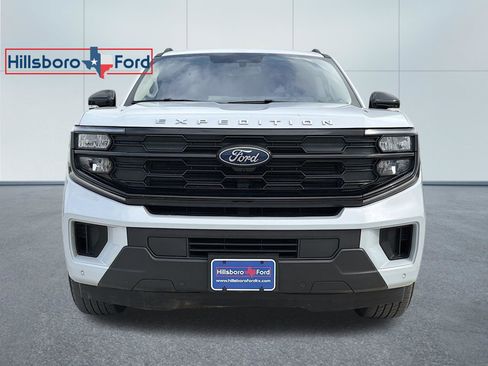 Used 2025 Ford Expedition Active image 2