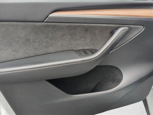 Used 2023 Tesla Model Y Performance image 10