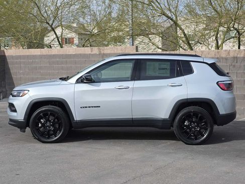 Used 2026 Jeep Compass Latitude AWD/4WD image 5