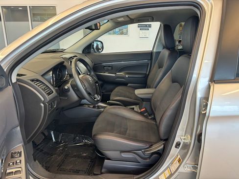 Used 2024 Mitsubishi Outlander Sport SE image 14