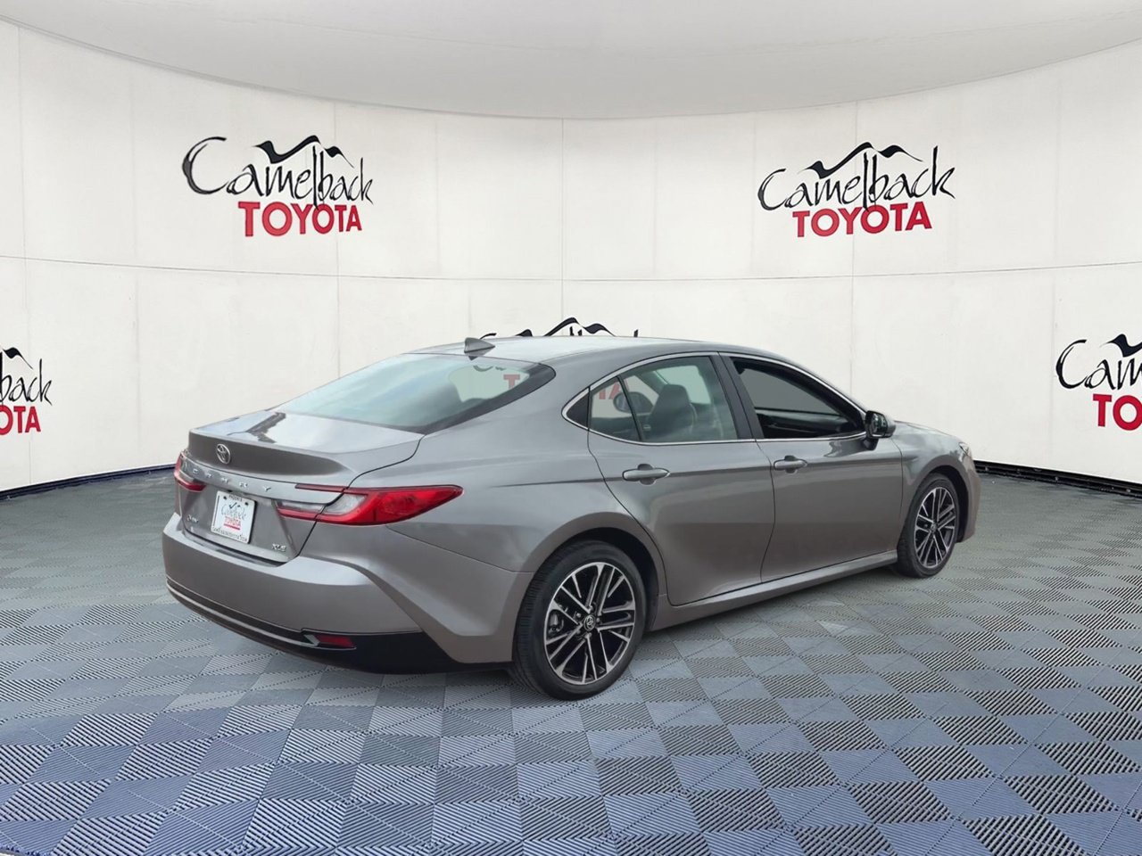 Used 2025 Toyota Camry XLE FWD image 2