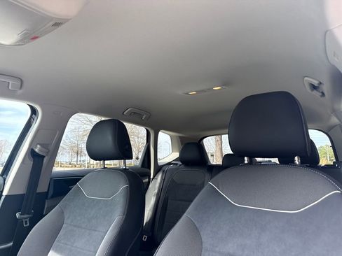 Used 2024 Volkswagen Taos SE image 25