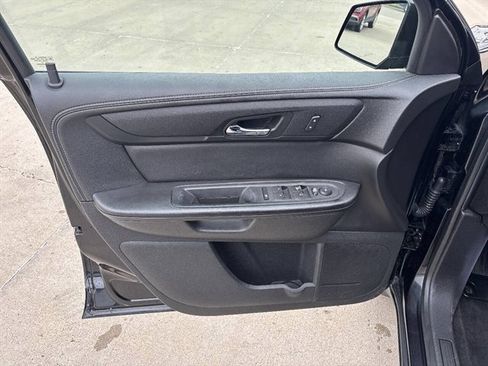 Used 2015 Chevrolet Traverse LT w/ Style and Technology Package AWD/4WD image 3