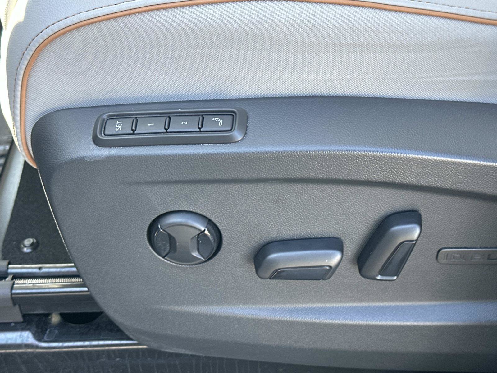 Certified 2025 Volkswagen ID. Buzz 1st Edition AWD/4WD image 22