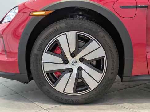 Used 2025 Porsche Taycan 4S image 28