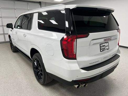 Used 2022 GMC Yukon XL Denali AWD/4WD image 8