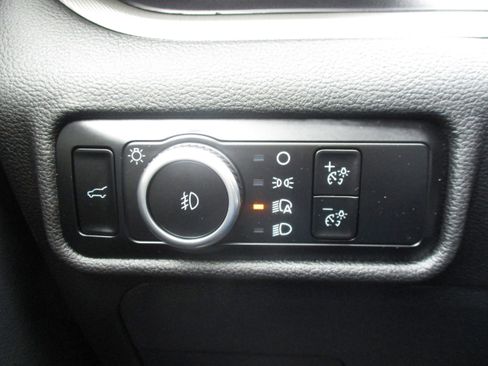 Used 2024 Ford Explorer XLT w/ Equipment Group 202A AWD/4WD image 34