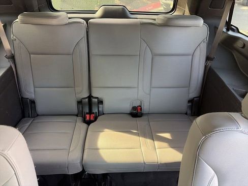 Used 2023 GMC Yukon SLT w/ SLT Premium Package image 13