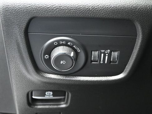 Used 2023 Jeep Grand Cherokee Limited w/ Black Appearance Package AWD/4WD image 17