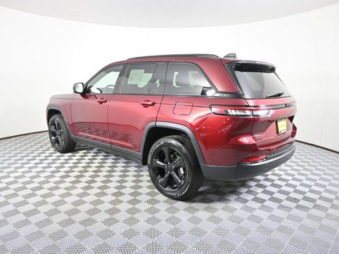 Used 2023 Jeep Grand Cherokee Altitude AWD/4WD image 4