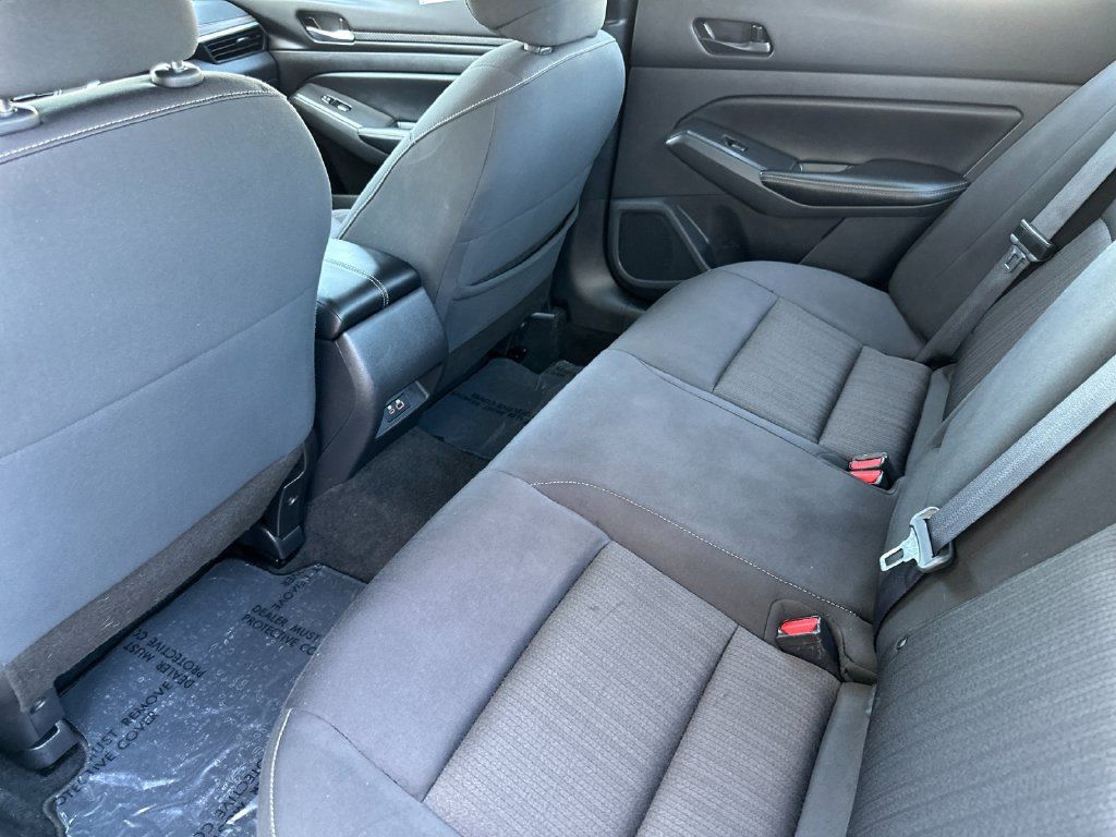 Used 2025 Nissan Altima 2.5 SV FWD image 11