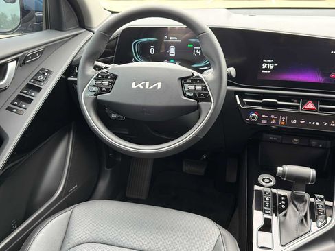 Certified 2026 Kia Niro FWD image 24