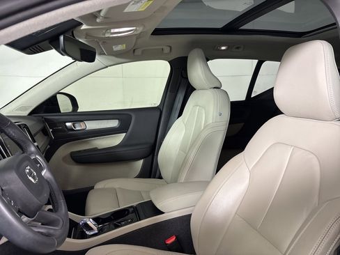 Used 2023 Volvo XC40 B4 Ultimate w/ Protection Package Premier image 18