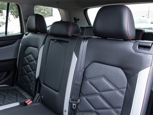 New 2026 Volkswagen Atlas Peak Edition image 28