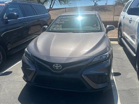 Used 2022 Toyota Camry SE w/ Carpet Mat Package (TMS) image 1