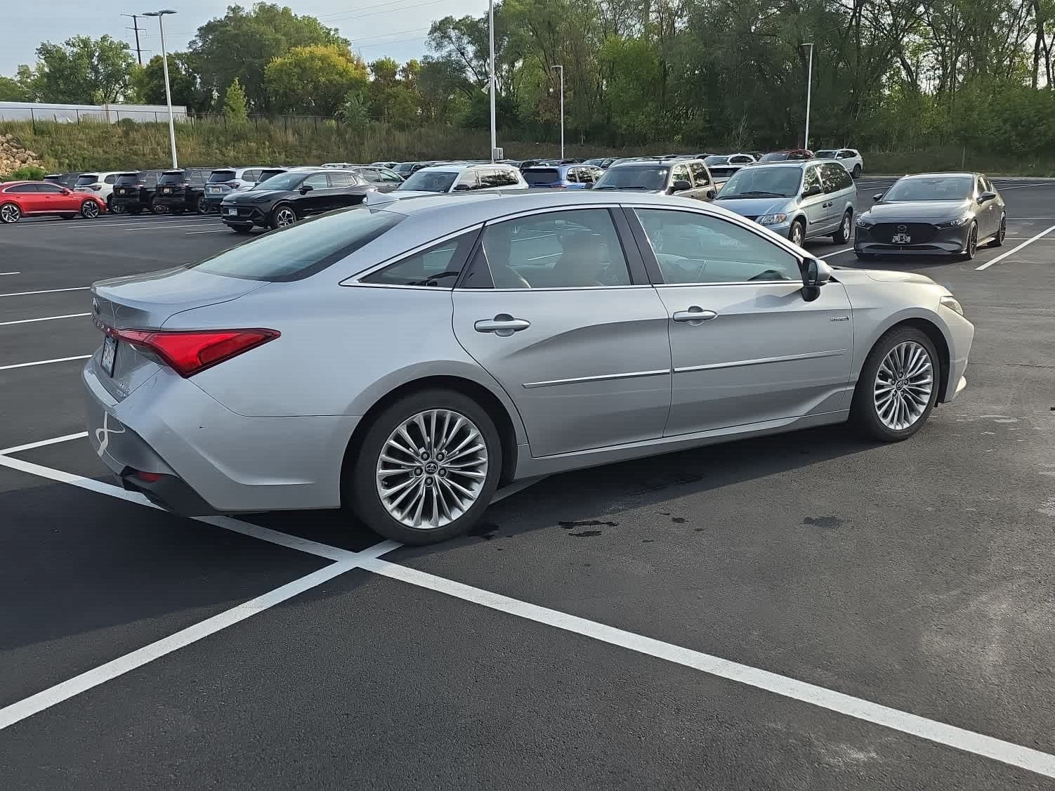 Used 2019 Toyota Avalon Limited w/ Protection Package FWD image 3