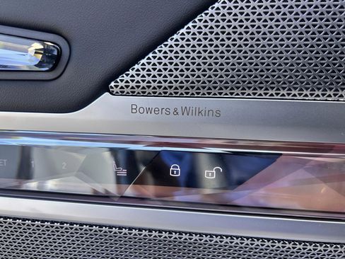 Used 2025 BMW i7 xDrive60 image 24