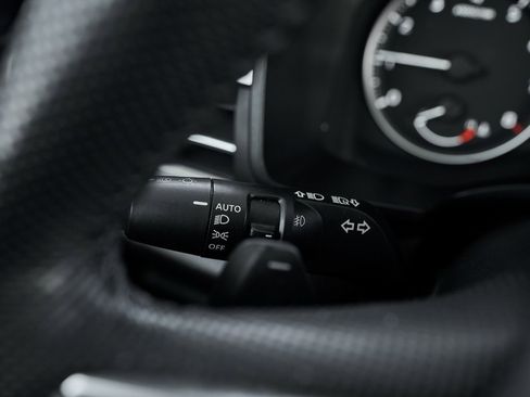 Used 2023 Mitsubishi Outlander SE image 32