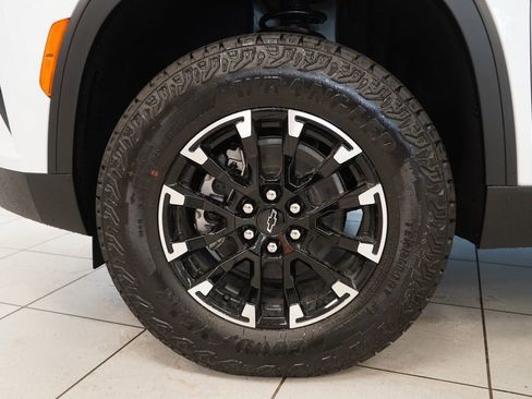 New 2026 Chevrolet Traverse Z71 w/ Driver Confidence Package AWD/4WD image 16