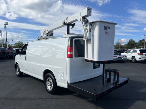 Used 2009 Chevrolet Express 3500 image 6