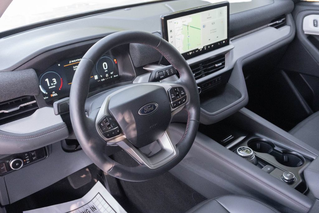 Used 2025 Ford Explorer Active w/ Active Comfort Package RWD image 19
