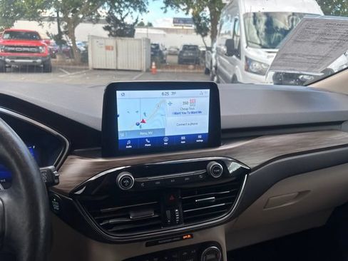 Used 2020 Ford Escape Titanium AWD/4WD image 23