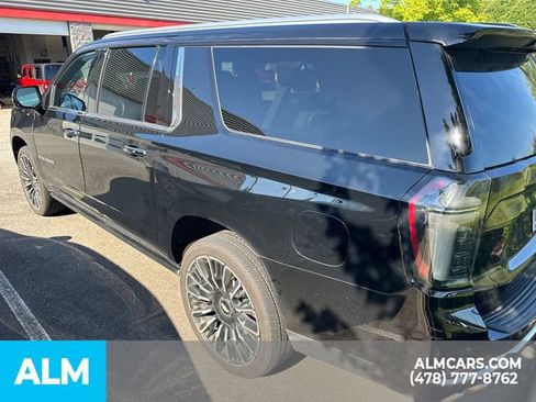 Used 2025 Chevrolet Suburban High Country AWD/4WD image 10