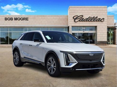 New 2025 Cadillac Lyriq Luxury image 3
