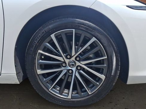 Used 2025 Lexus ES 350 w/ Premium Package FWD image 9